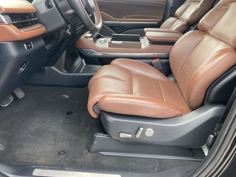 Certified 2025 Lincoln Navigator L Reserve image 23