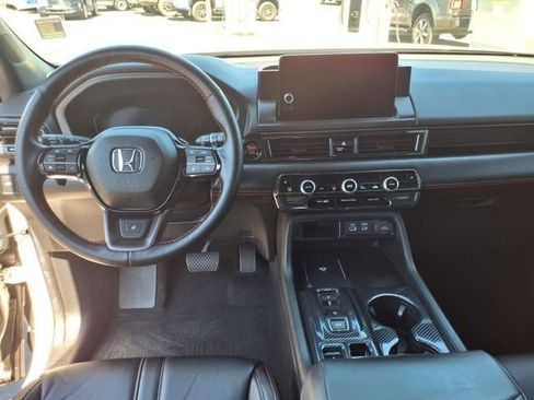 Used 2024 Honda Pilot TrailSport image 17