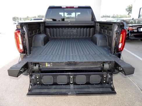 Certified 2026 GMC Sierra 1500 SLT AWD/4WD image 19
