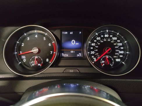 Used 2015 Volkswagen GTI SE FWD image 23