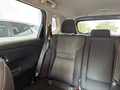 Used 2025 Nissan Rogue SV FWD image 40