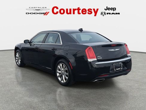 Used 2022 Chrysler 300 Touring image 7