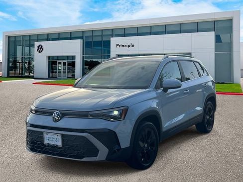 New 2026 Volkswagen Taos SE FWD image 1