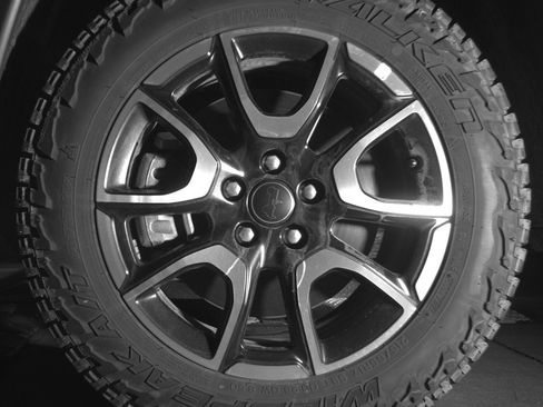 Used 2025 Jeep Compass Trailhawk image 12