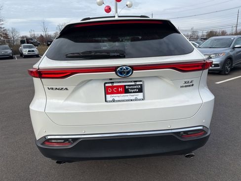 Used 2022 Toyota Venza XLE image 7