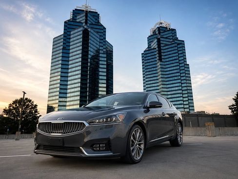 Used 2017 Kia Cadenza Technology FWD image 1