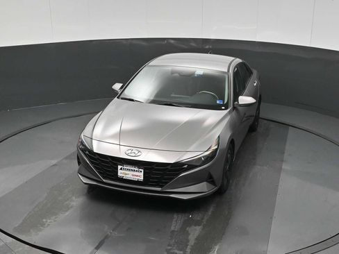Used 2022 Hyundai Elantra SEL image 12