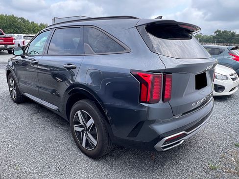 Used 2022 Kia Sorento S FWD image 2