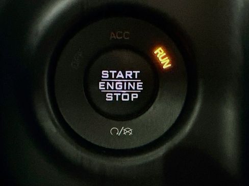 Used 2019 Jeep Wrangler Unlimited Sahara image 27