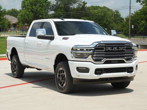 Used 2025 RAM 2500 Laramie AWD/4WD image 7
