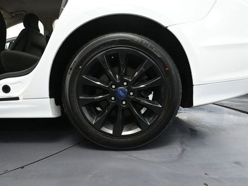 Used 2017 Ford Fusion SE image 12