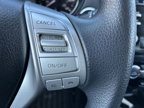 Used 2015 Nissan Rogue SV image 16