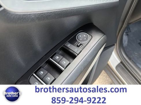 Used 2025 Kia Soul LX w/ LX Technology Package FWD image 16