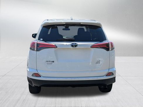 Used 2018 Toyota RAV4 LE AWD/4WD image 4