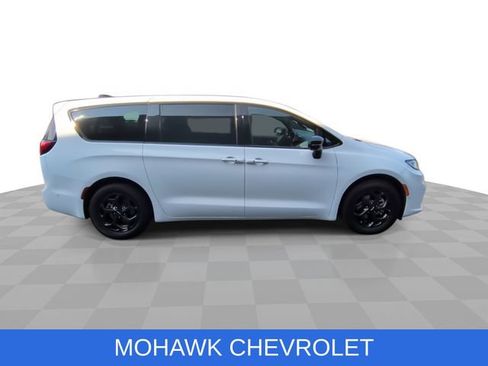 Used 2024 Chrysler Pacifica Limited FWD image 10