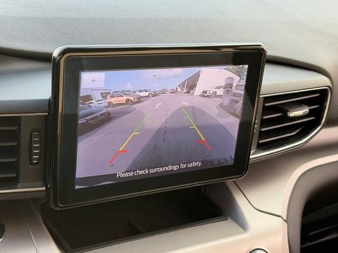 Certified 2022 Ford Explorer XLT w/ Equipment Group 202A RWD image 22