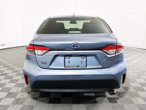 Used 2025 Toyota Corolla LE FWD image 4
