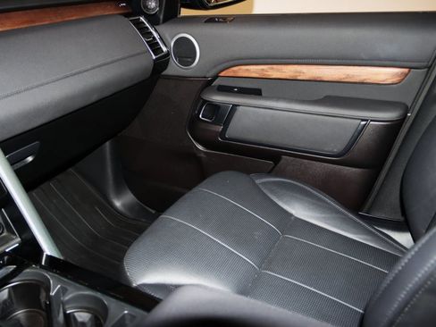 Used 2018 Land Rover Discovery HSE image 44