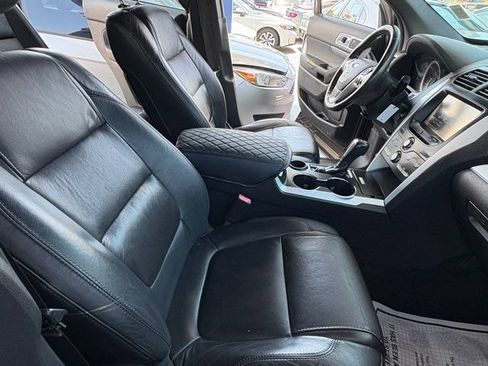 Used 2015 Ford Explorer XLT w/ Equipment Group 202B FWD image 20