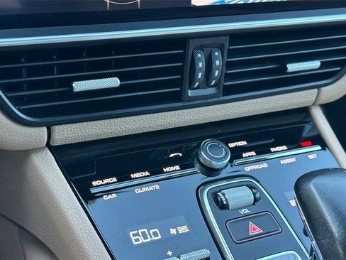 Used 2021 Porsche Cayenne Coupe image 26