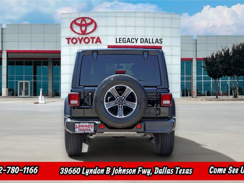 Used 2023 Jeep Wrangler Unlimited Sahara AWD/4WD image 8