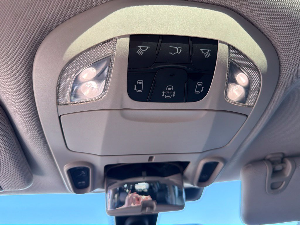 Used 2018 Chrysler Pacifica Limited FWD image 22