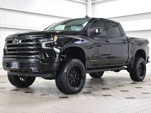 Used 2025 Chevrolet Silverado 1500 High Country w/ Midnight Edition AWD/4WD image 3