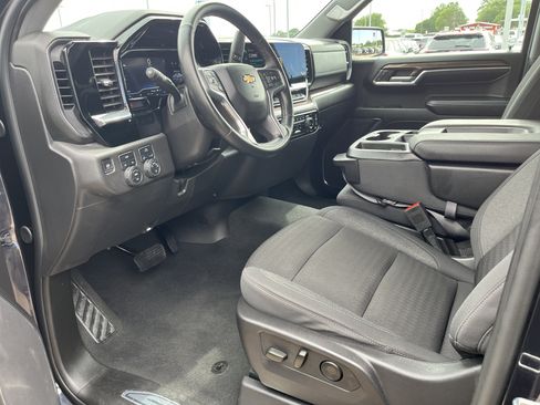 Used 2024 Chevrolet Silverado 1500 LT AWD/4WD image 8