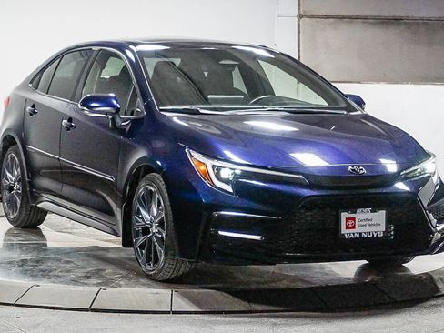 Certified 2023 Toyota Corolla SE w/ SE Premium Package image 4
