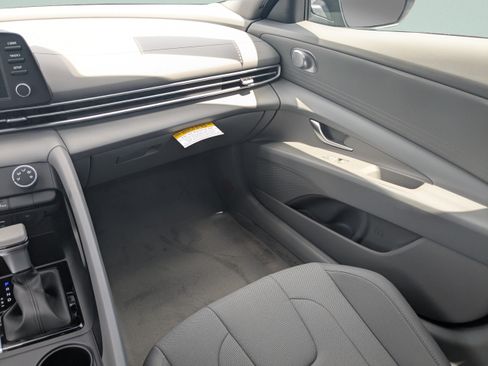 New 2026 Hyundai Elantra SE FWD image 15