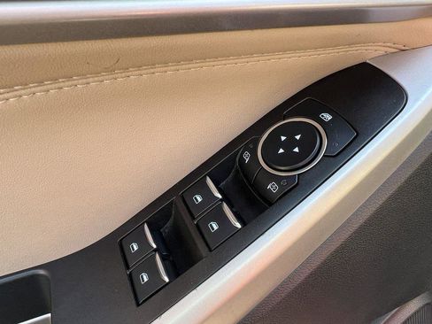 Used 2022 Ford Explorer XLT image 18