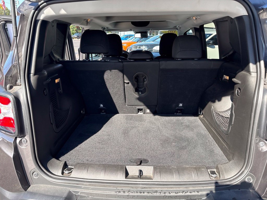 Used 2017 Jeep Renegade Altitude AWD/4WD image 13