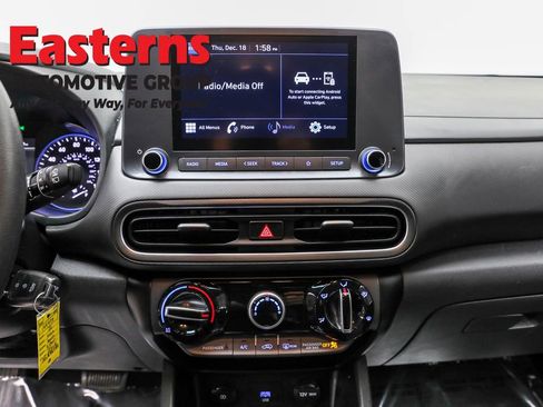 Used 2022 Hyundai Kona SE w/ Winter Weather Package image 12