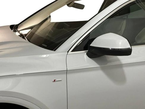 Used 2023 Audi Q5 e Premium w/ Convenience Package AWD/4WD image 23