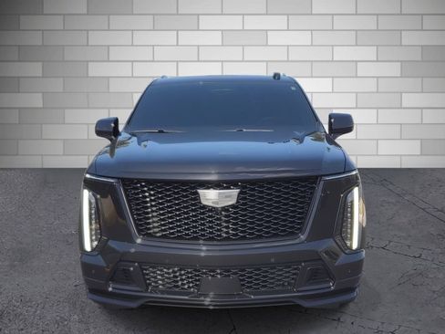 Used 2025 Cadillac Escalade ESV V w/ LPO, ONYX Package AWD/4WD image 7