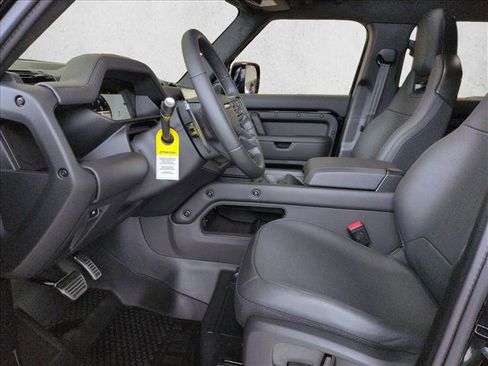 New 2026 Land Rover Defender 110 OCTA image 4