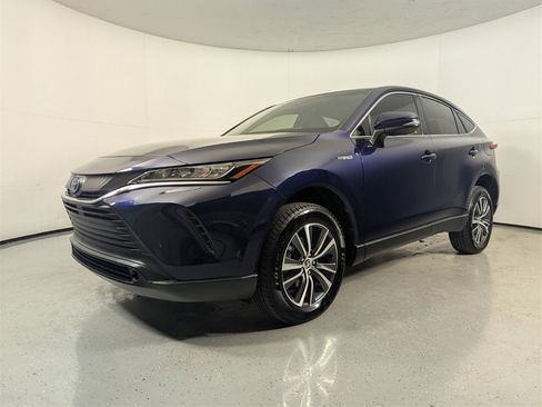 Used 2021 Toyota Venza LE image 3