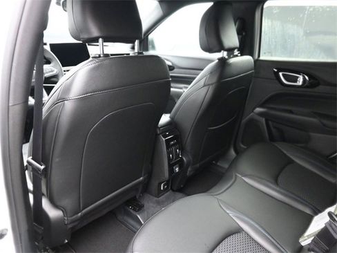 New 2026 Jeep Compass Latitude image 17