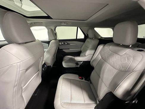 Used 2025 Ford Explorer Platinum w/ Ultimate Package AWD/4WD image 18