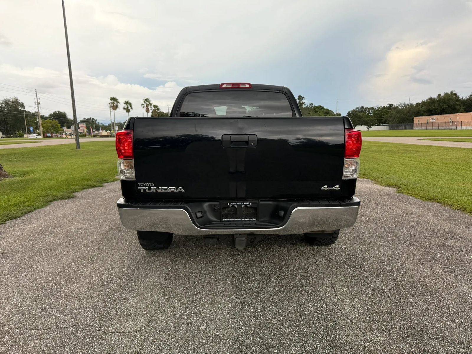 Used 2013 Toyota Tundra 4x4 CrewMax w/ Tow Pkg image 6