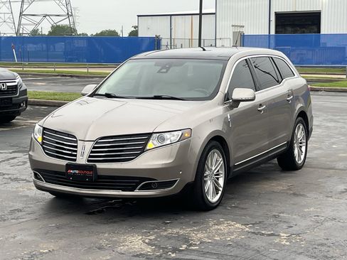 Used 2019 Lincoln MKT AWD image 5
