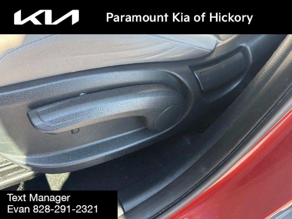 Used 2020 Kia Soul LX FWD image 17