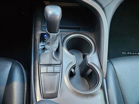 Used 2022 Toyota Camry SE image 12