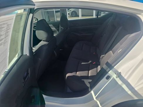 Used 2024 Nissan Altima 2.5 SV FWD image 26