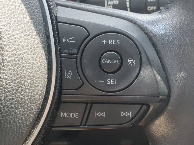 Used 2021 Toyota RAV4 XLE Premium AWD/4WD image 25