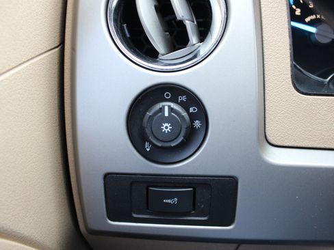 Used 2011 Ford F150 Lariat w/ Lariat Chrome Pkg image 23