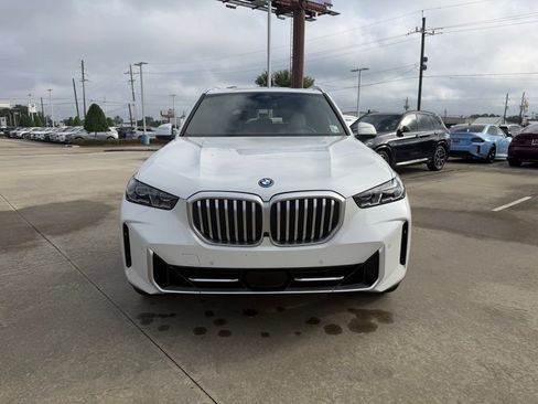 Certified 2024 BMW X5 xDrive50e w/ Premium Package AWD/4WD image 2