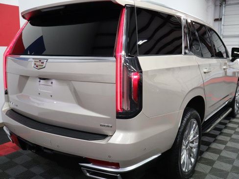 Used 2021 Cadillac Escalade Premium Luxury w/ LPO, Illumination Package AWD/4WD image 24