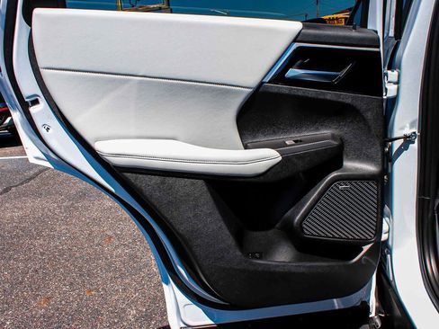 New 2025 Mitsubishi Outlander SE image 12