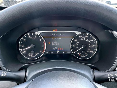 Used 2025 Nissan Altima 2.5 SV FWD image 13